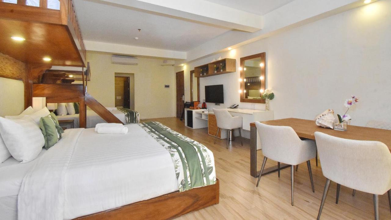 Ambassador In Paradise Balabag  Kültér fotó Family Suite
