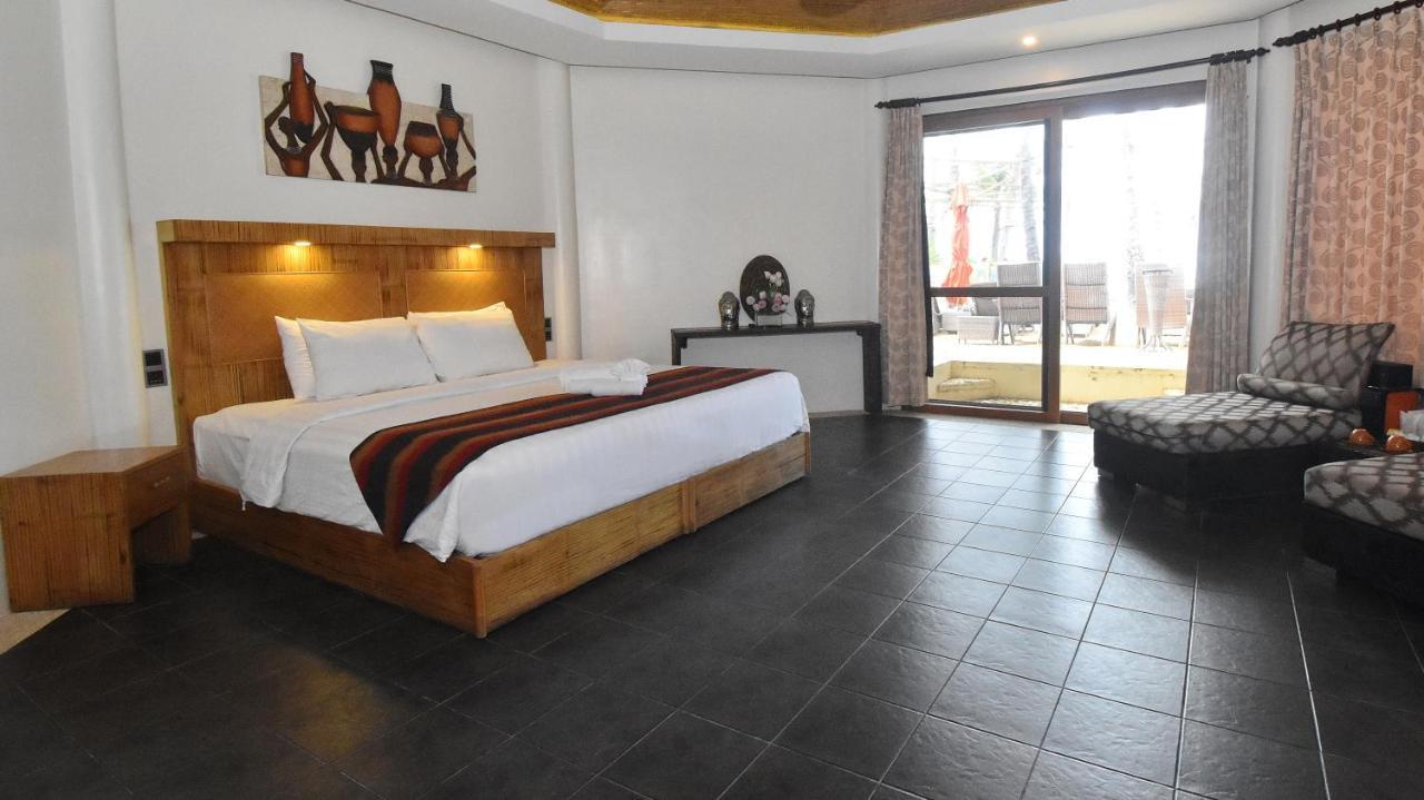 Ambassador In Paradise Balabag  Kültér fotó A room at the hotel