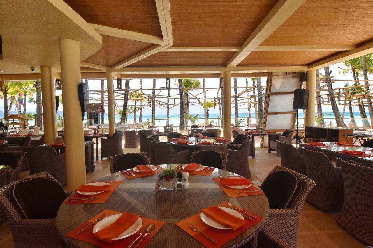 Ambassador In Paradise Balabag  Kültér fotó The restaurant at the resort