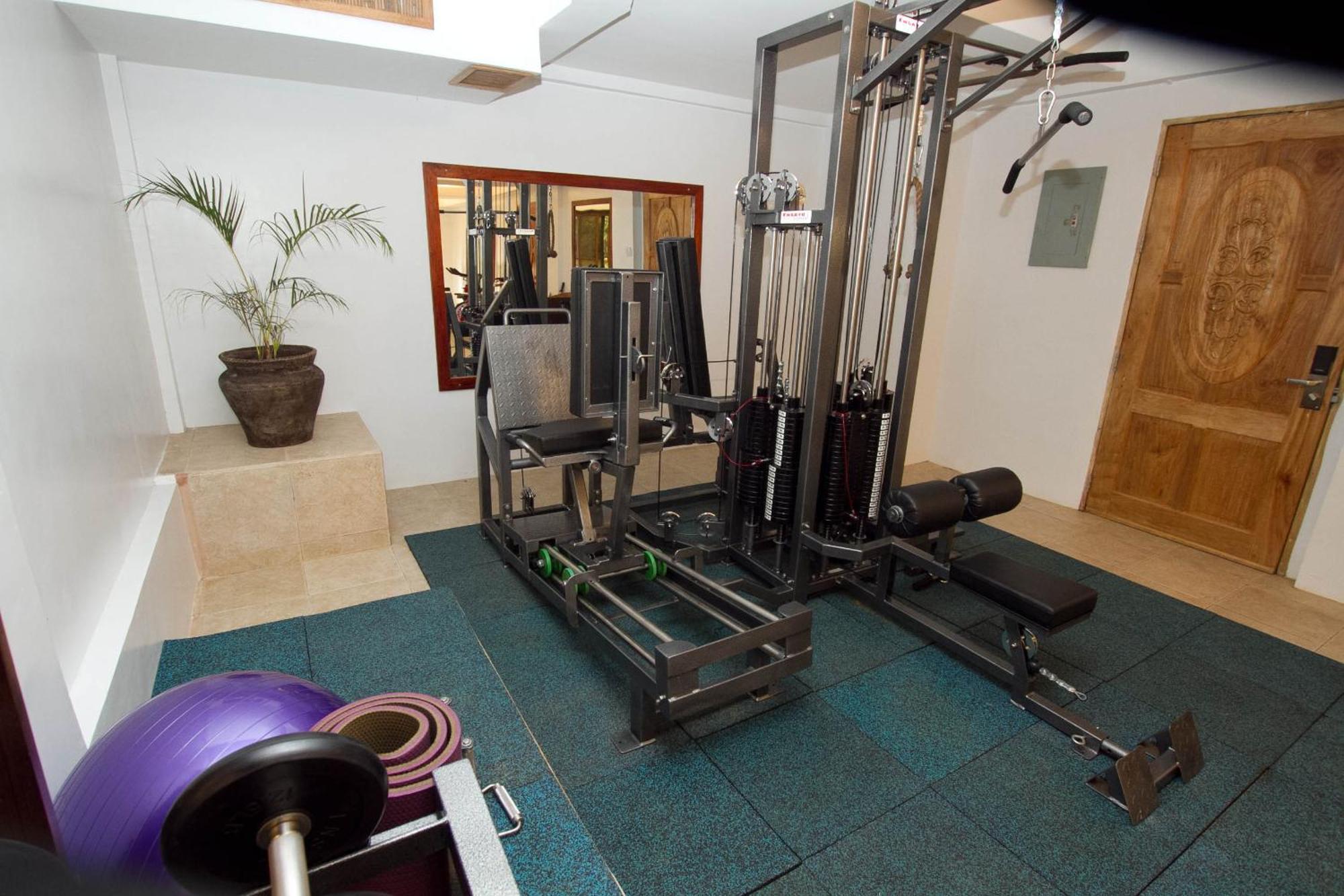 Ambassador In Paradise Balabag  Kültér fotó A typical home gym