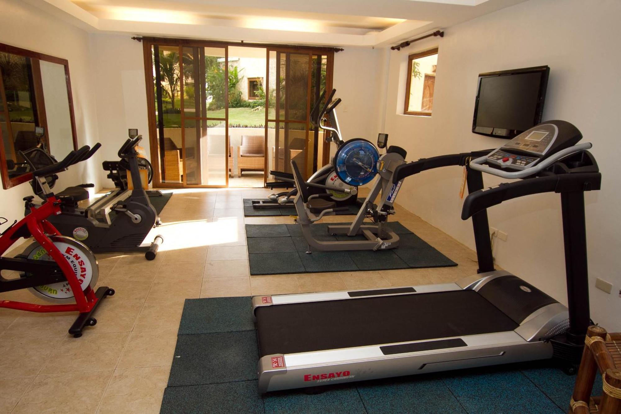Ambassador In Paradise Balabag  Kültér fotó A home gym