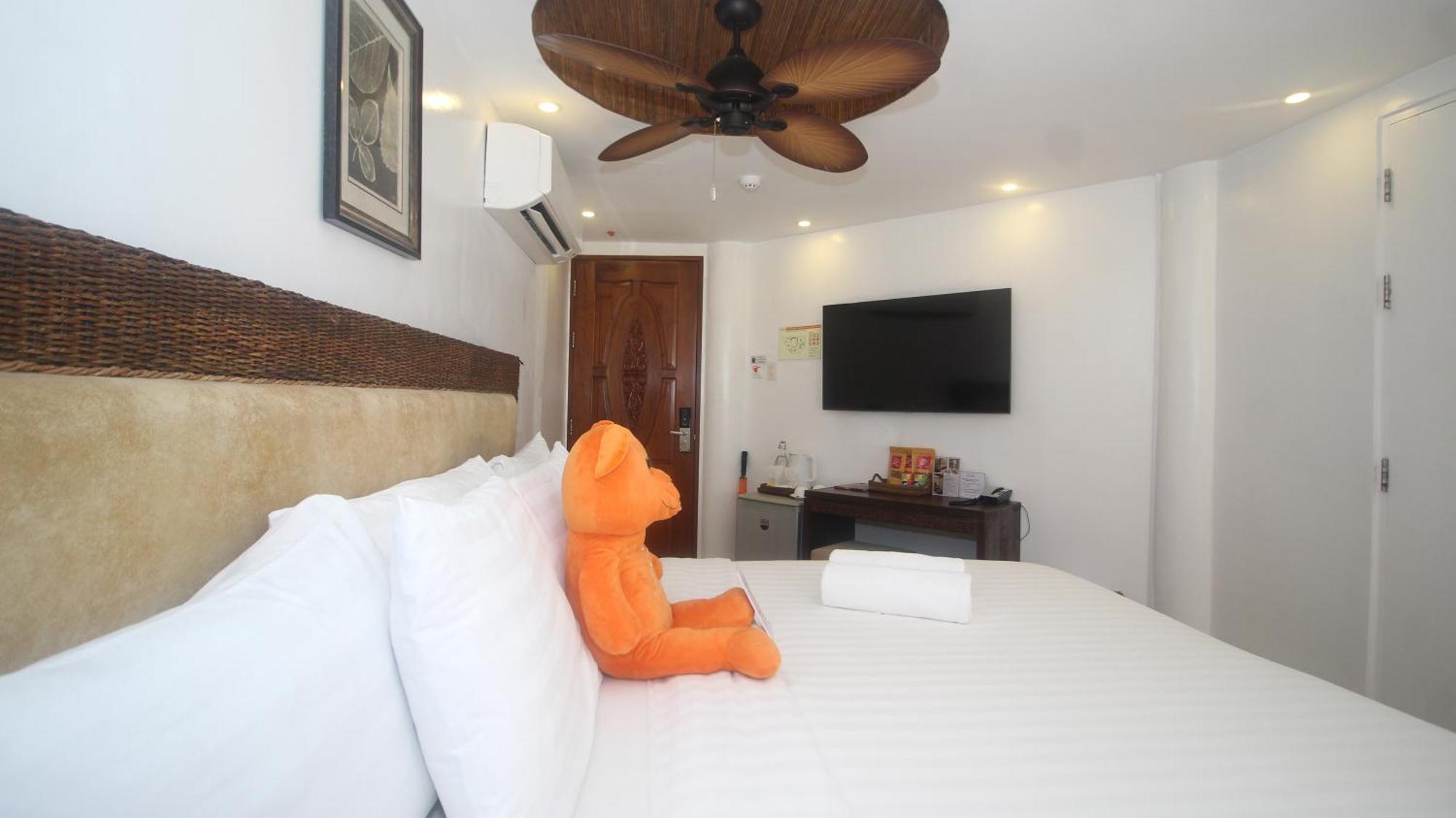 Ambassador In Paradise Balabag  Kültér fotó Deluxe Room
